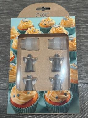 NWT CWC 18 piece cake decorating ser